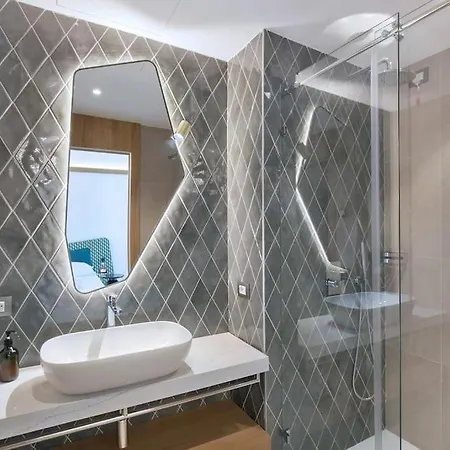 Divina-apt Armonia-con Piscina E Vista Castelletto Di Brenzone
