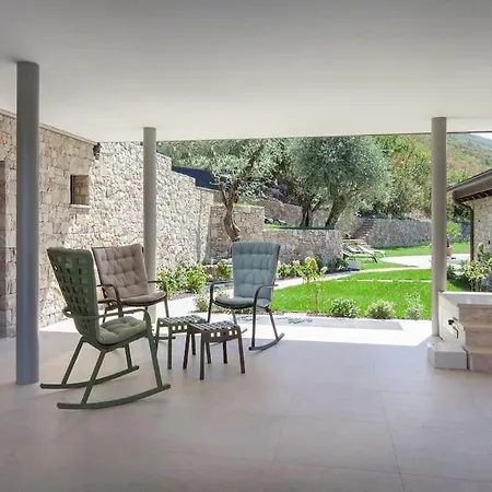 Divina-apt Armonia-con Piscina E Vista *