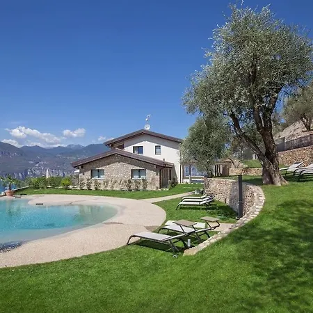 Divina-apt Armonia-con Piscina E Vista * Castelletto Di Brenzone